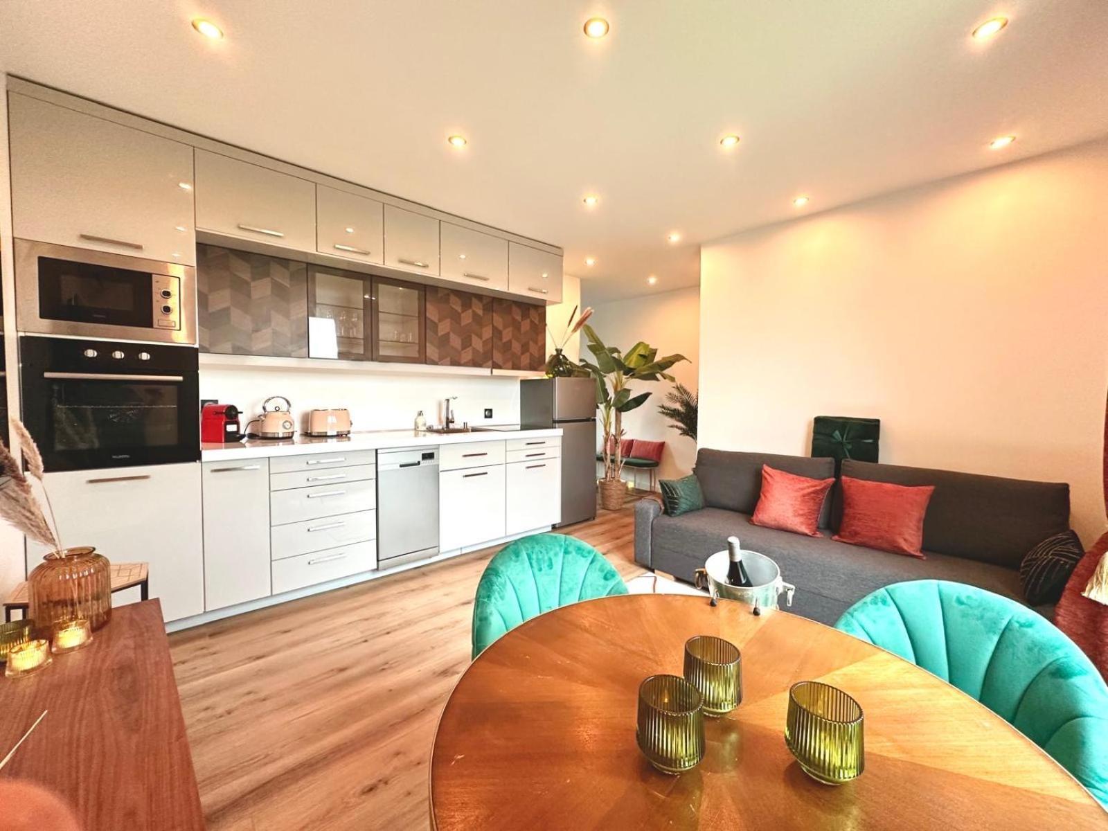 Suite Meg Esbly Exterior foto